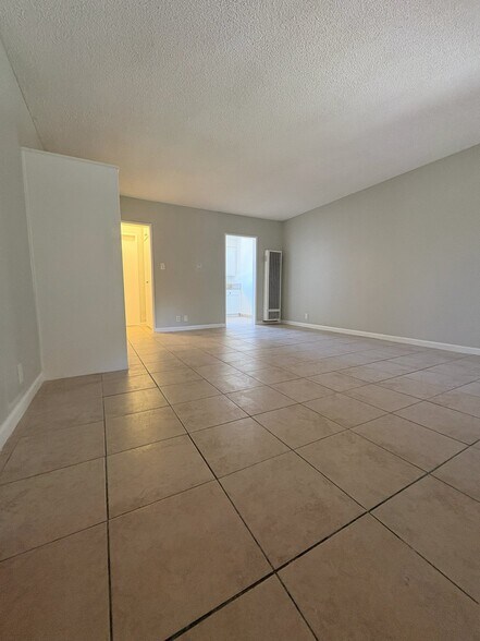 Building Photo - 4055 W 129th St