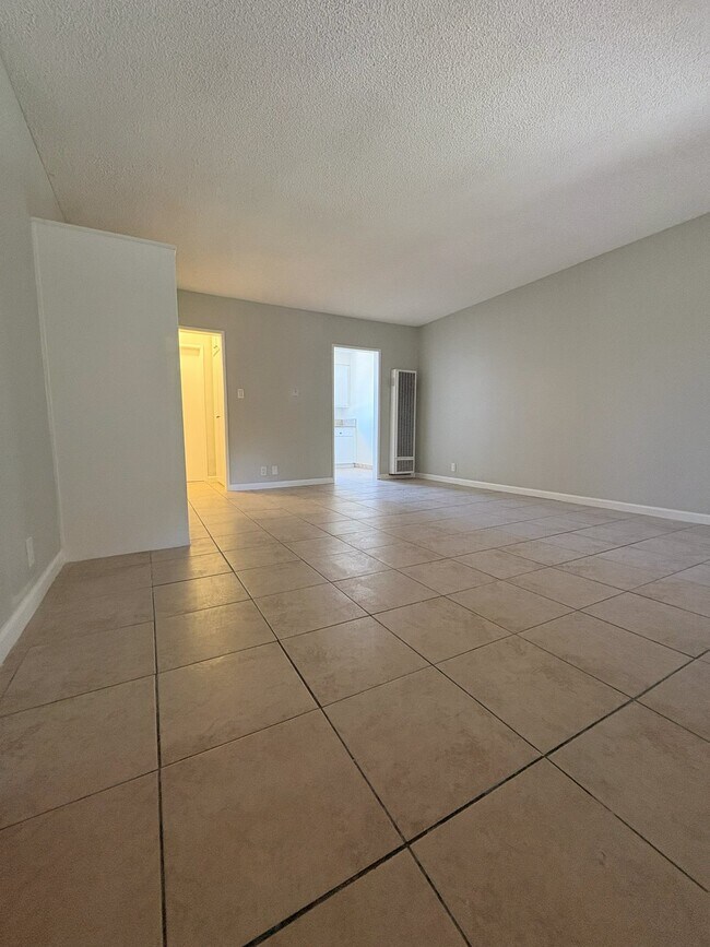 Building Photo - 4055 W 129th St
