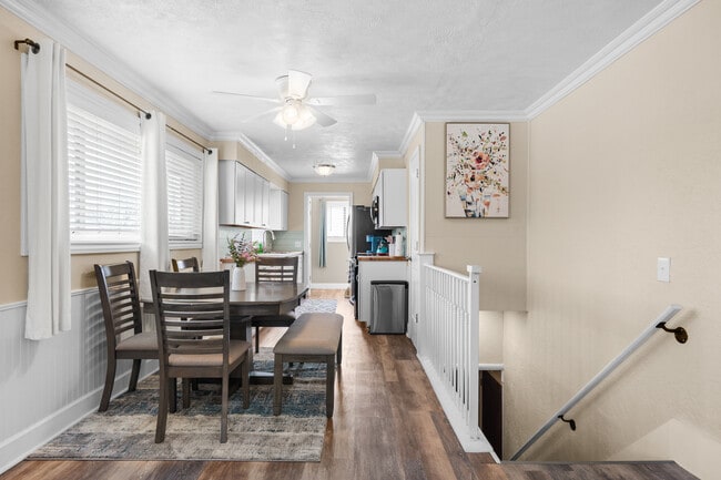 Building Photo - 428 Edwards Ave