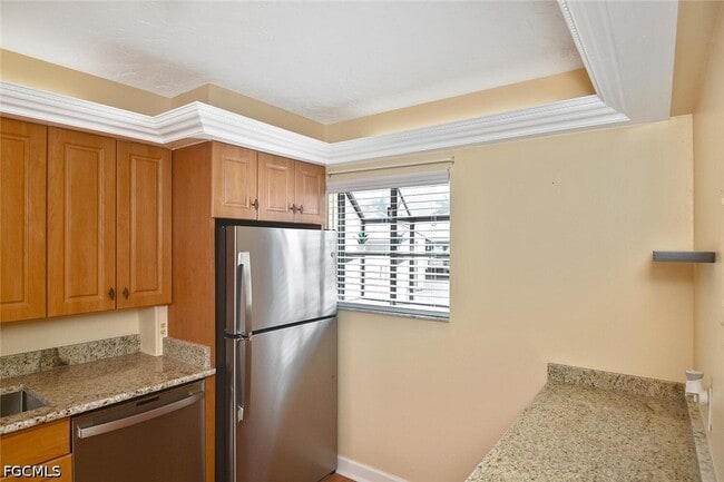 Building Photo - 4295 Island Cir