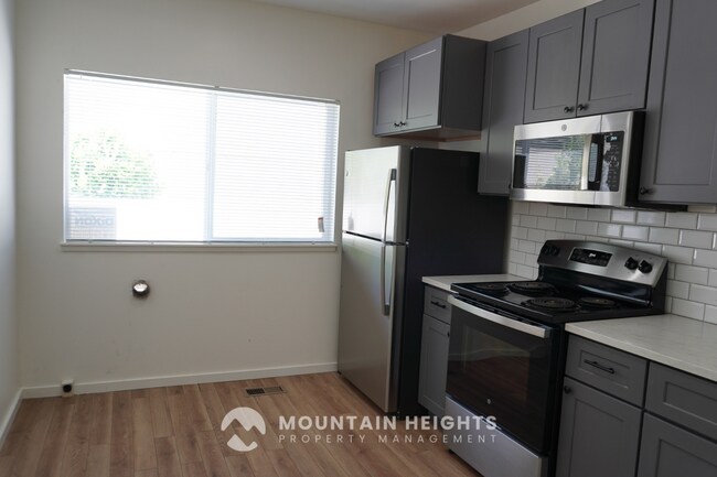 Building Photo - 3760 S 200 E
