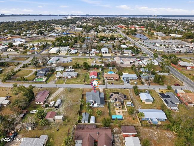 Building Photo - 1808 Chestnut Ave