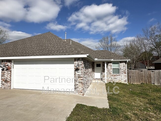 Primary Photo - 201 Hindman Dr