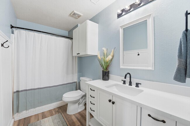 Building Photo - 6215 Lake Chase Ct