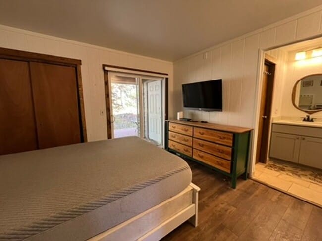 Building Photo - Winter Seasonal Lease! Sun filled, furnished and ready for you!