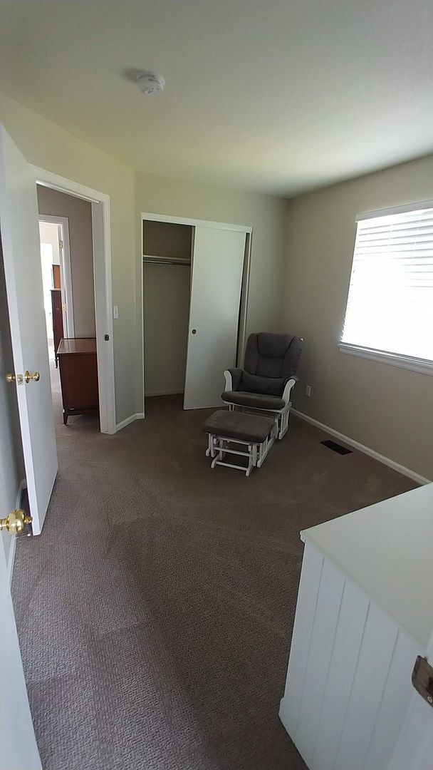 Building Photo - Beautiful 3 Bedroom Home Available in Sept...