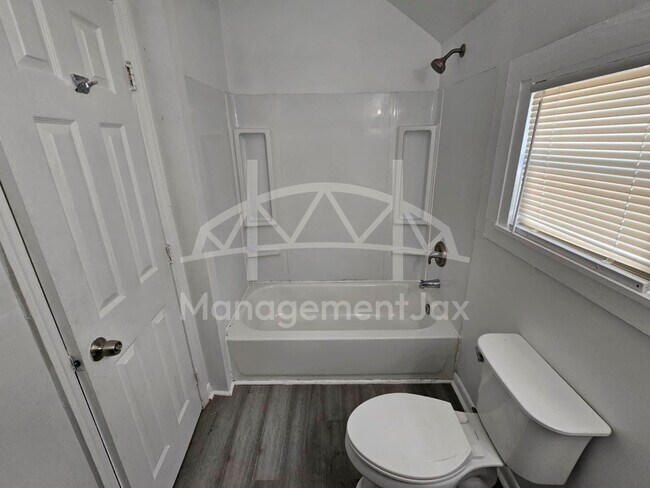 Building Photo - 2210 Pullman Ave