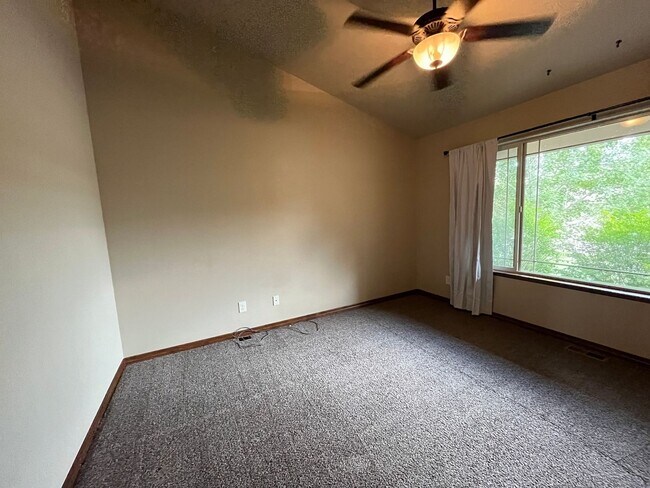 Building Photo - Beautiful single-family home in Berthoud!