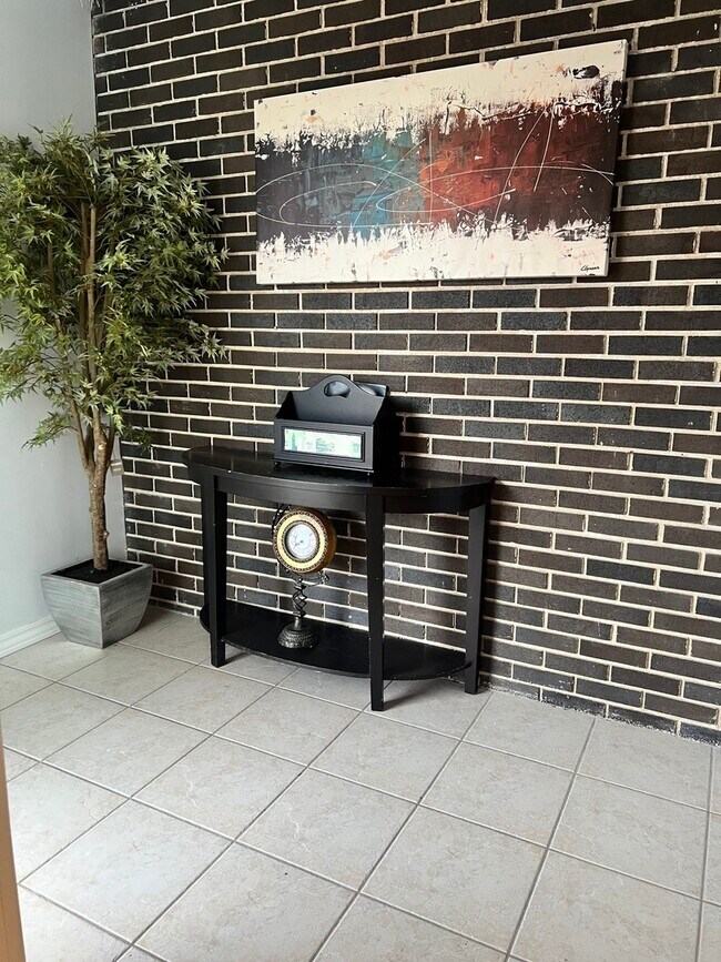 Building Photo - 3909 W Howard St