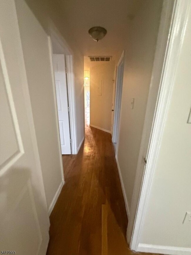 Building Photo - 335 Broadway