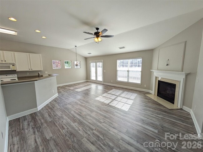 Building Photo - 141 Golden Valley Dr