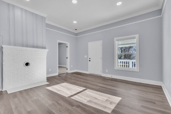 Building Photo - Cozy 2BR, 1BA Home with Spacious Yard