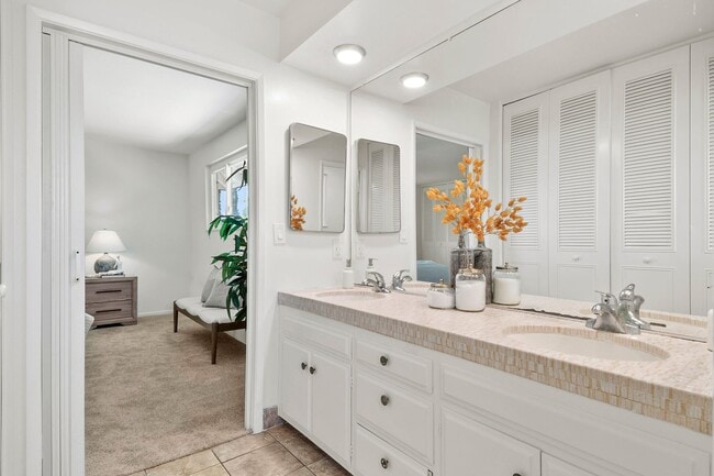 Building Photo - 700 S Yorba St