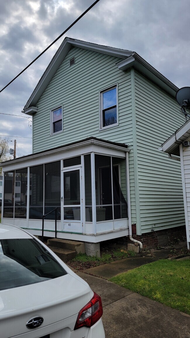 Primary Photo - 465 Kossuth St