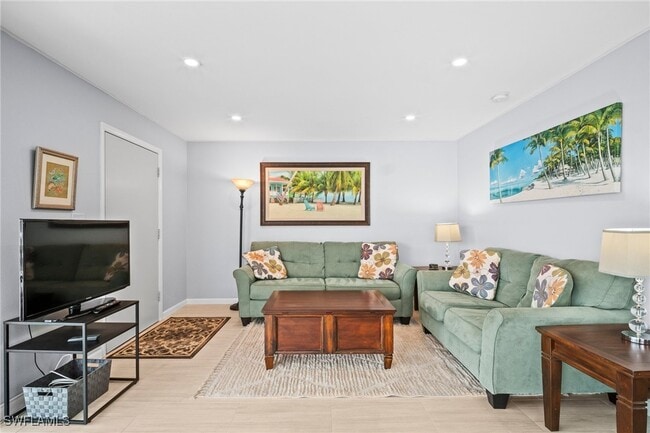 Building Photo - 2100 Gulf Shore Blvd N