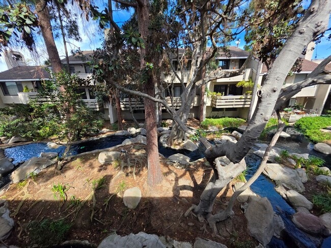 Building Photo - 414 Brighton Springs