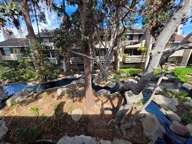 Building Photo - Newly Renovated 2 bedroom 2 bathroom Home in Costa Mesa