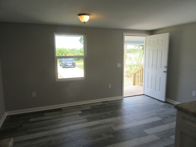 Building Photo - 9823 Clarence St