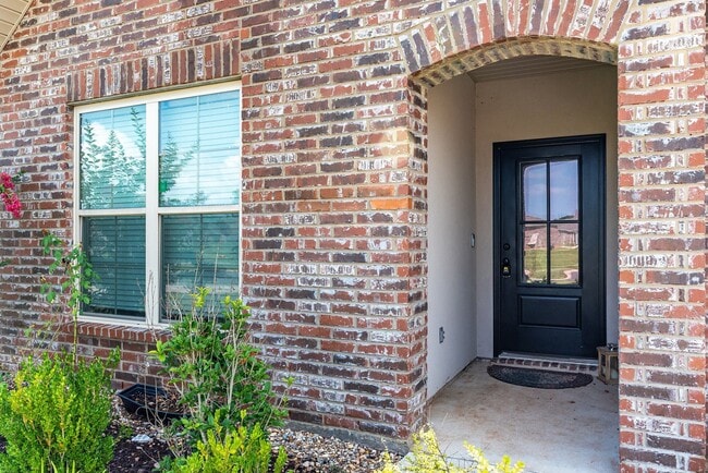 Building Photo - 4 Bedroom 2.5 Bath in Victoria Meadows