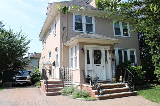 Primary Photo - 614 5th Ave