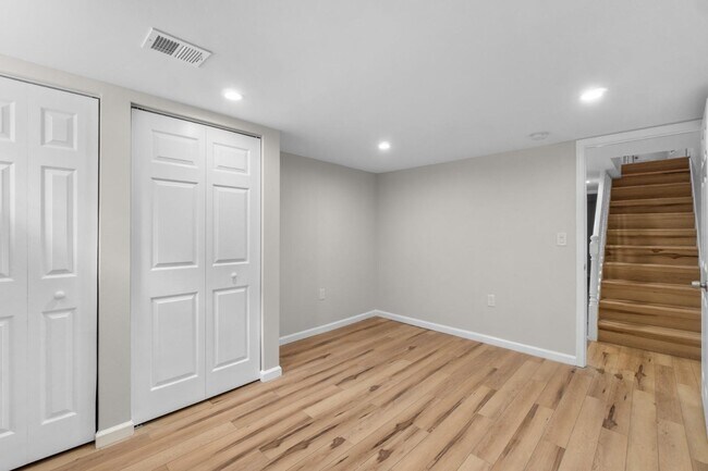 Building Photo - 3326 Noble St