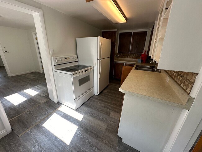 Building Photo - Cozy Price Rental