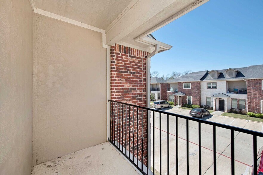 Building Photo - Spacious 3 Bed, 3.5 Bath Condo in Great Community!