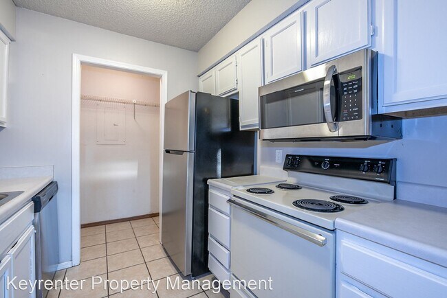 Building Photo - 1 br, 1 bath House - 2421 E 87th St - Unit...