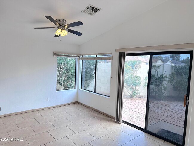 Building Photo - 4725 E Brown Rd