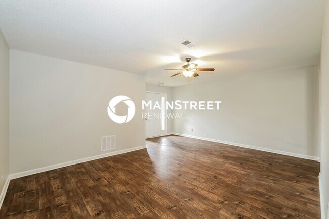 Building Photo - 3 Bedroom Pet-Friendly Home in Memphis, TN with Main Street Renewal
