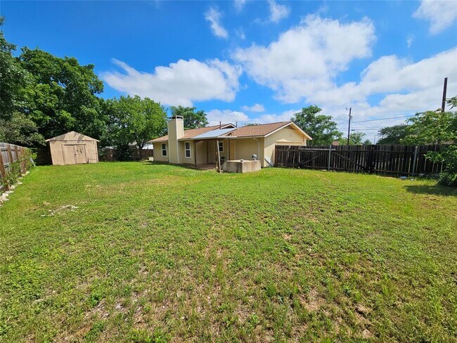 Building Photo - 2603 Peach Tree Ln