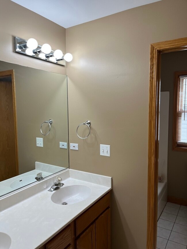 Building Photo - 934 Winnetka Terrace