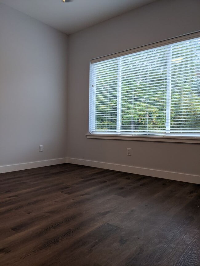 Building Photo - Black Mountain Townhouse Rental