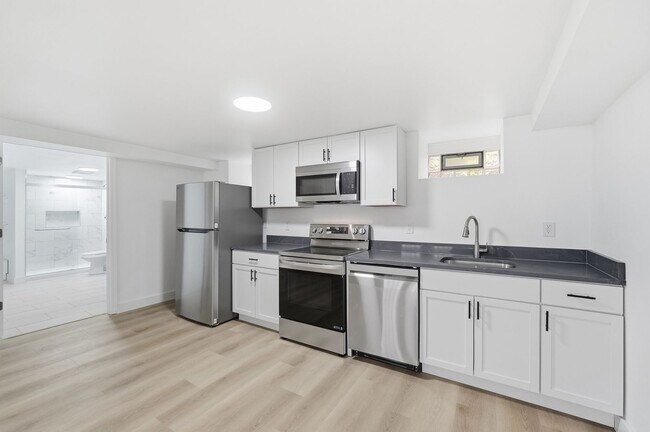 Building Photo - 568 Hale Ave