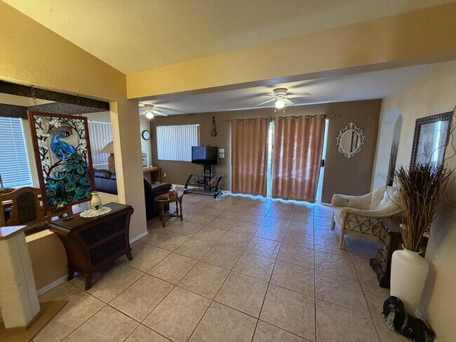 Building Photo - 6761 S Oakmont Dr