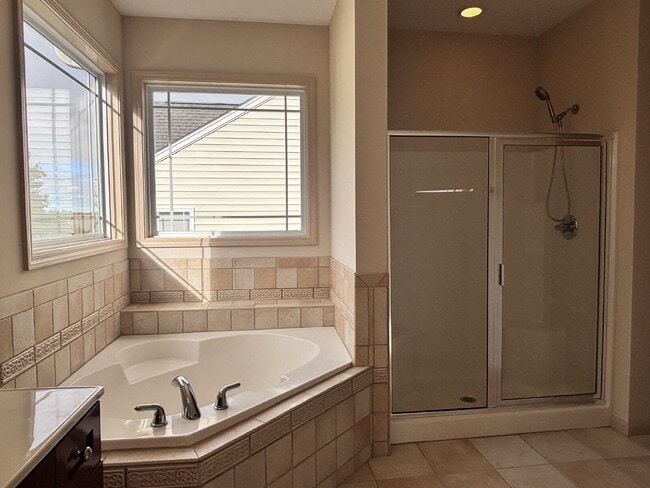 Building Photo - 3244 Groveshire Dr