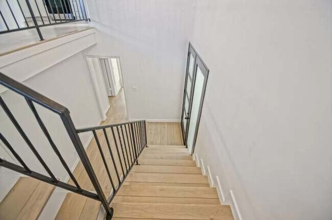 Building Photo - Hill Section 3BD Home with Large Backyard & Renovated Quartz Kitchen