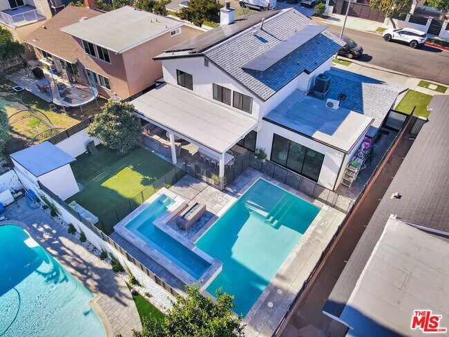 Building Photo - 6324 Geyser Ave