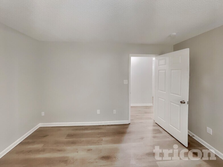 Building Photo - 437 Bradford Cir