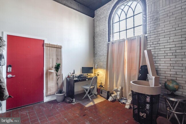 Building Photo - 1804 E Hazzard St