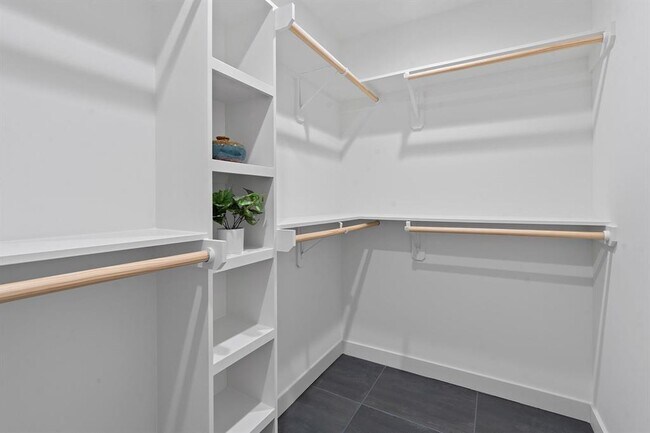 Building Photo - 84 East Ave