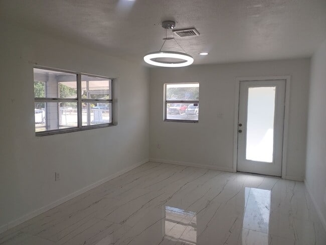 Building Photo - PRICE REDUCED! Newly Remodeled Stunning 4 ...