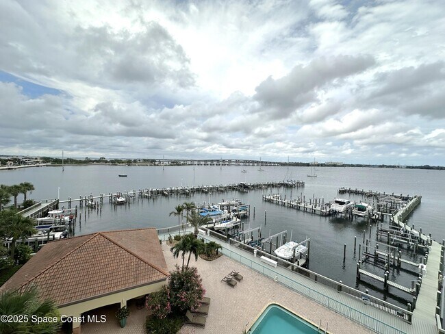 Building Photo - 102 Riverside Dr