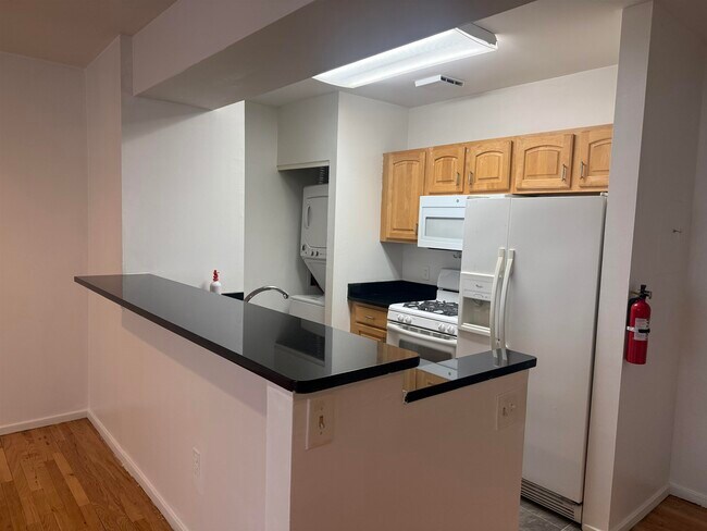 Building Photo - 522 Gregory Ave