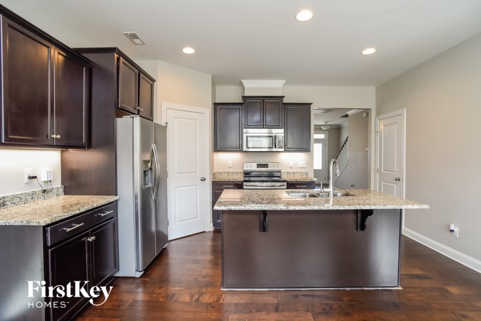 Building Photo - 6305 Kennard Dr