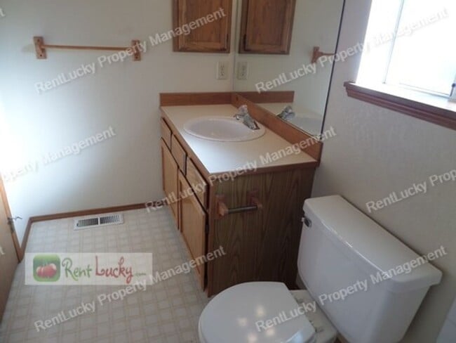 Building Photo - Beautiful 3-Bedroom Home in Sought-After F...