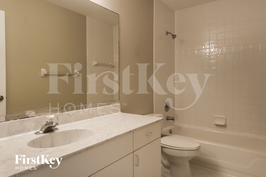 Building Photo - 7634 Trenton Dr