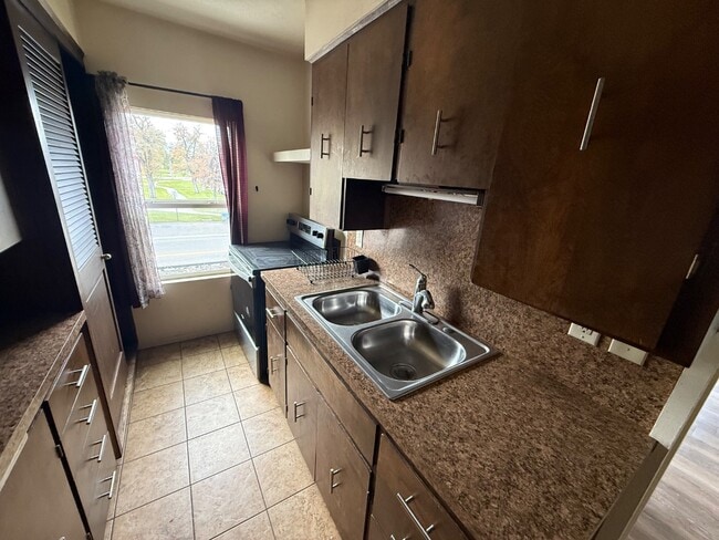 Building Photo - 305 Harrison St