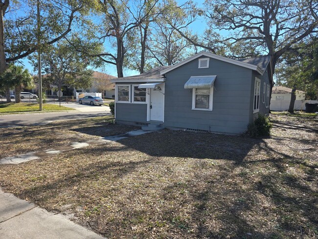 Building Photo - 2 bedroom remodeled house