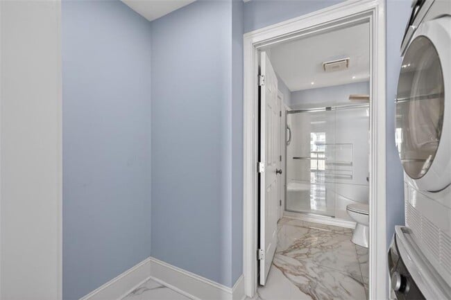 Building Photo - 1074 Peachtree Walk NE